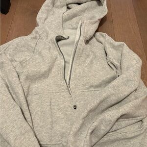 Lululemon scuba size 4